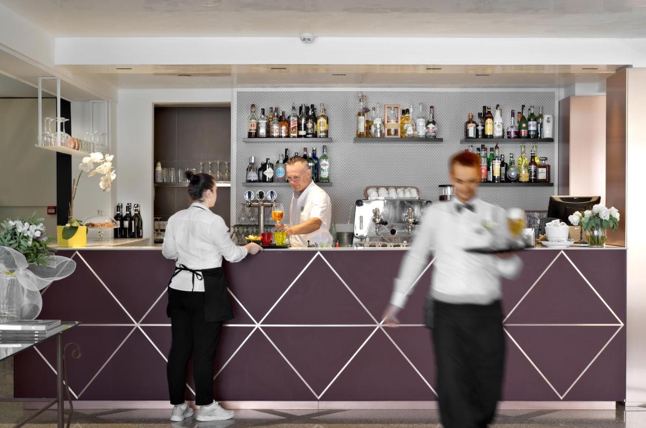 מאלצ'סינה Hotel Castello Lake Front מראה חיצוני תמונה