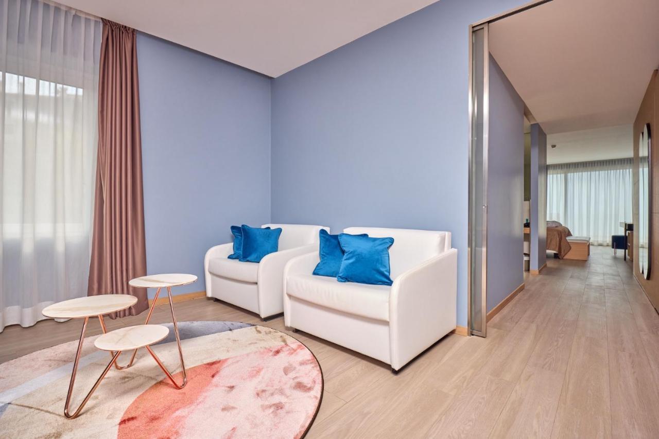 מאלצ'סינה Hotel Castello Lake Front מראה חיצוני תמונה