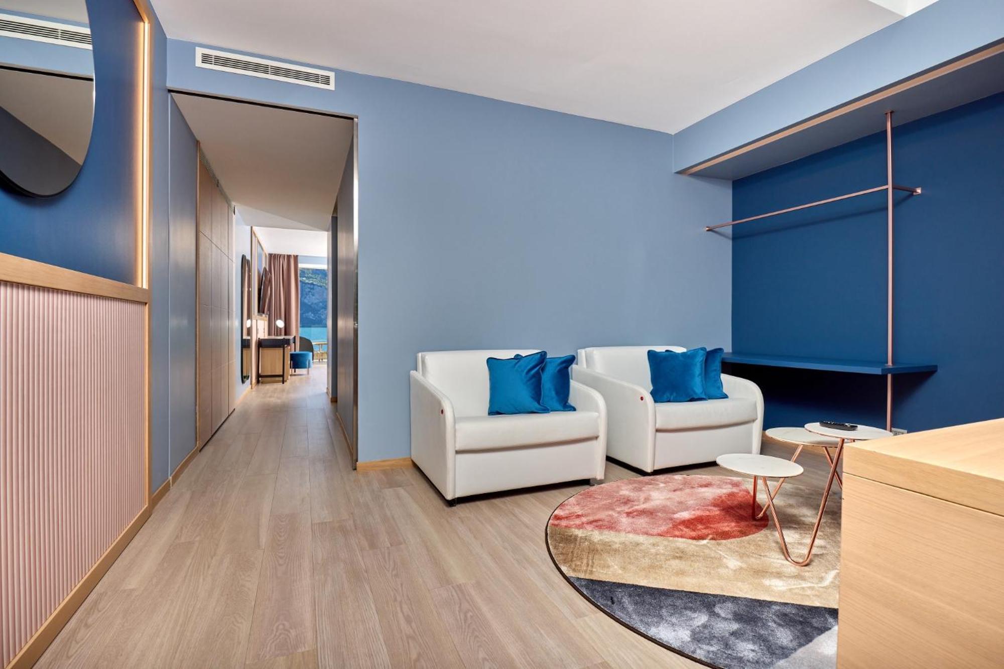 מאלצ'סינה Hotel Castello Lake Front מראה חיצוני תמונה