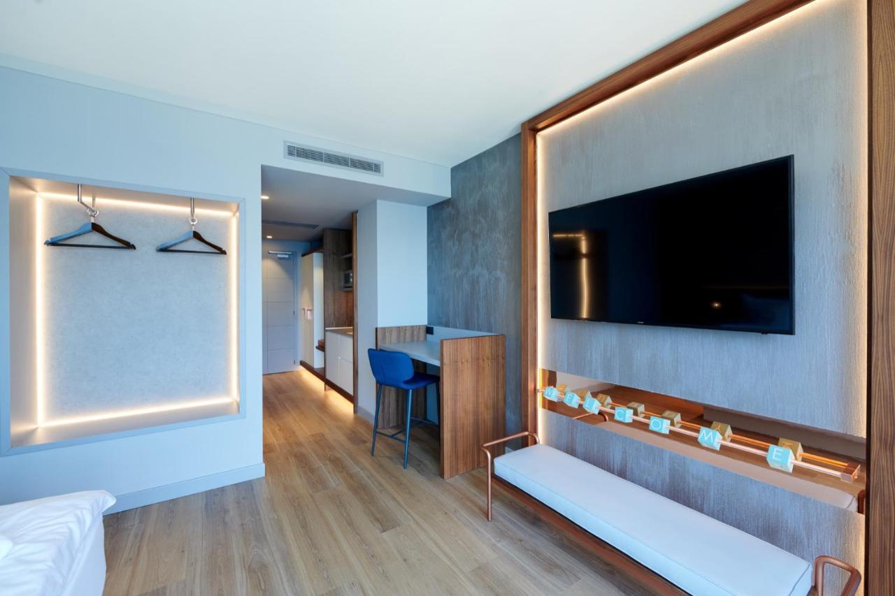 מאלצ'סינה Hotel Castello Lake Front מראה חיצוני תמונה