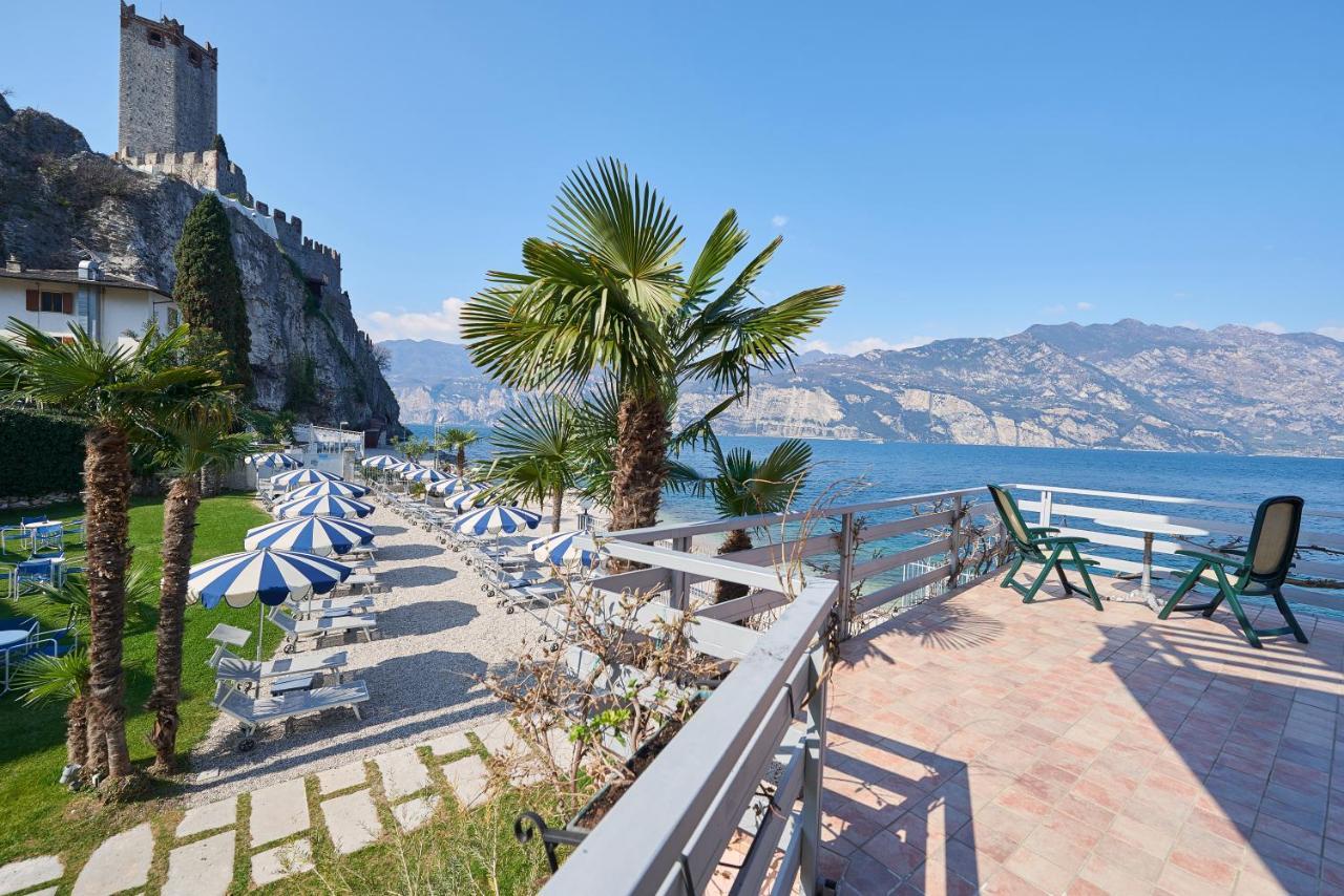 מאלצ'סינה Hotel Castello Lake Front מראה חיצוני תמונה